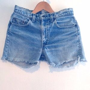 Women's Levi's cut off Jean shorts sz 2-4