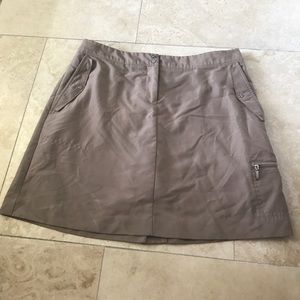 IZOD SIZE FOUR WOMENS GOLF SKIRT