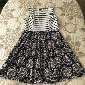 MIDI-dress. Half stripe/fluer de lis.