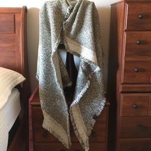 Brand NWT Ann Taylor Large Cold Weather Shawl