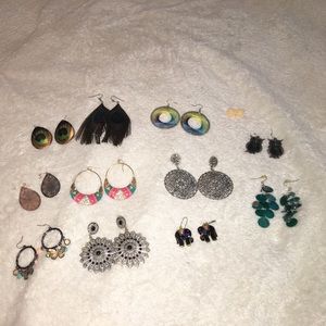 BUNLDE OF EARRINGS