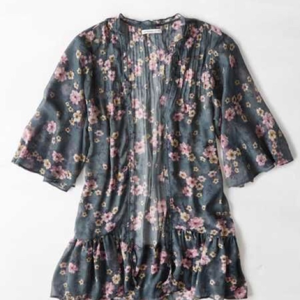 💓PRICE DROP FOR 💕Floral kimono only $14!