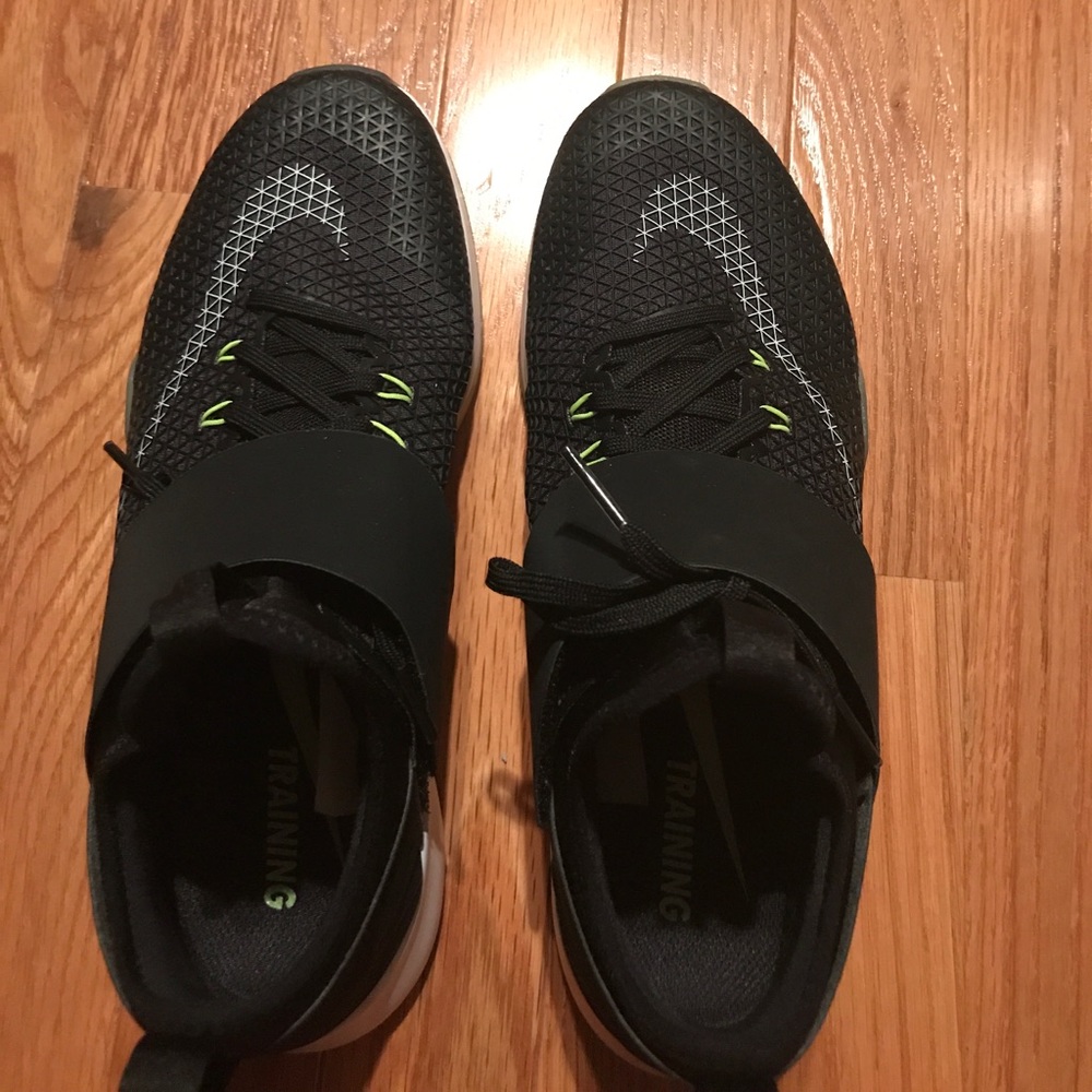 Nike women's air zoom strong lace up training shoe