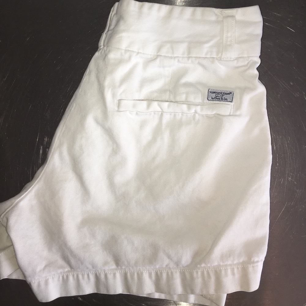 White Vineyard Vines shorts