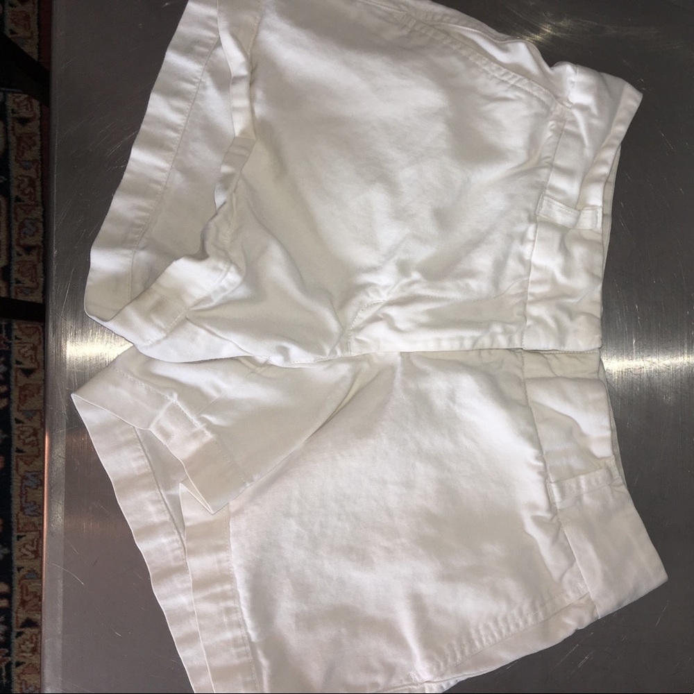 White Vineyard Vines shorts - Picture 2 of 3