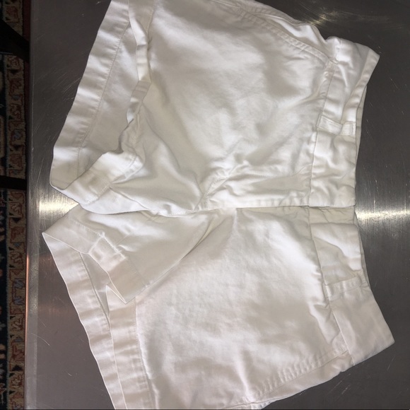 White Vineyard Vines shorts - Picture 2 of 3