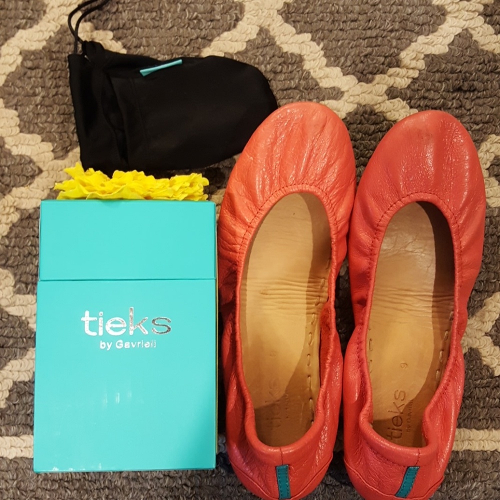 Poppy Tieks size 9