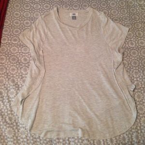 GRAY OLD MAVY FLOWY TSHIRT. SIZE XS. WORN ONCE.