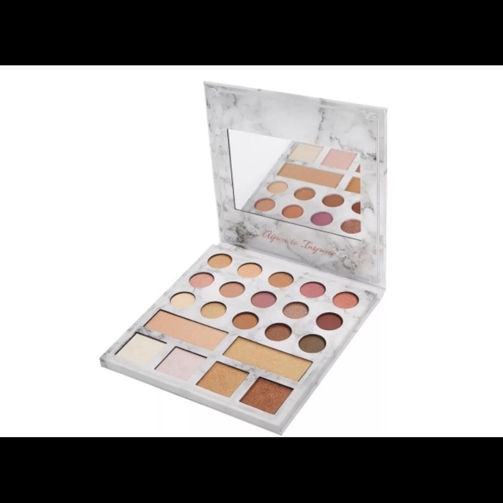 💕Price Firm Carli Bybel Deluxe Edition 21 Palette
