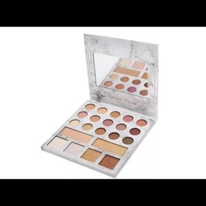 💕Price Firm Carli Bybel Deluxe Edition 21 Palette