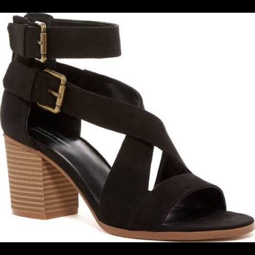 Free Shipping!!!Reduced 🛍🤗Criss-Cross Strappy Faux Suede Sandals