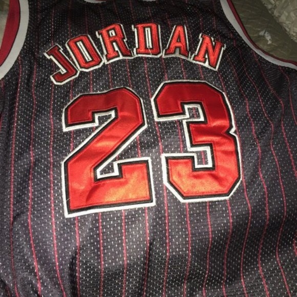 Michael Jordan Bulls Kids large jersey - Picture 2 of 3