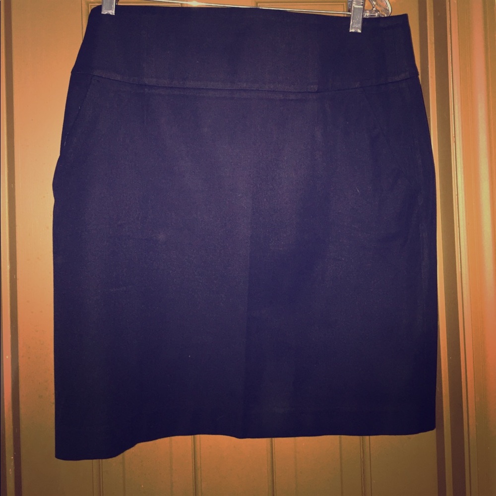 Classic pencil skirt with pockets!