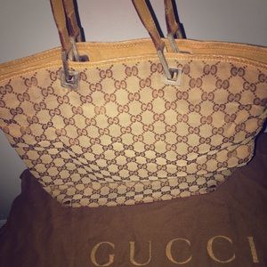 HOLIDAY SALE!!! 💯 authentic Gucci classic bag