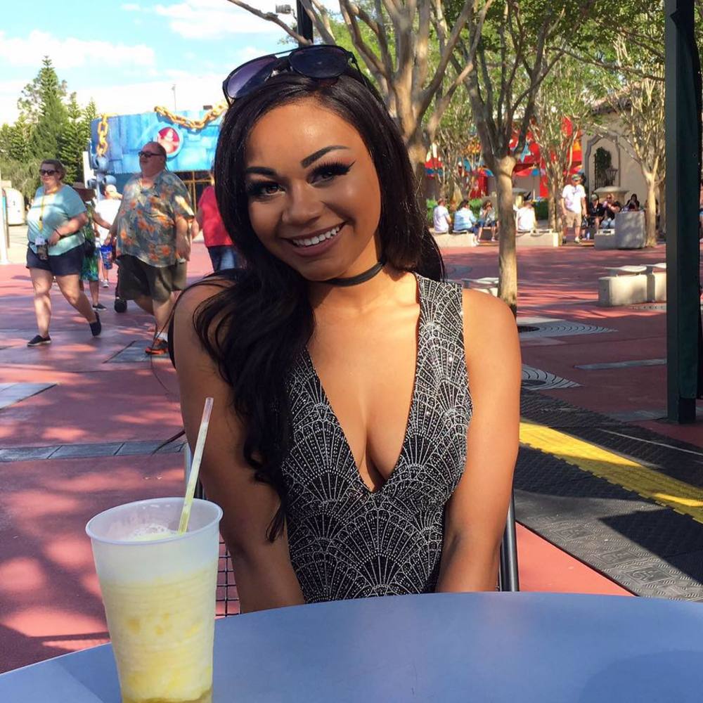 Meet your Posher, Alexis