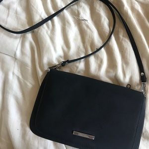 BLACK SHOULDER BAG