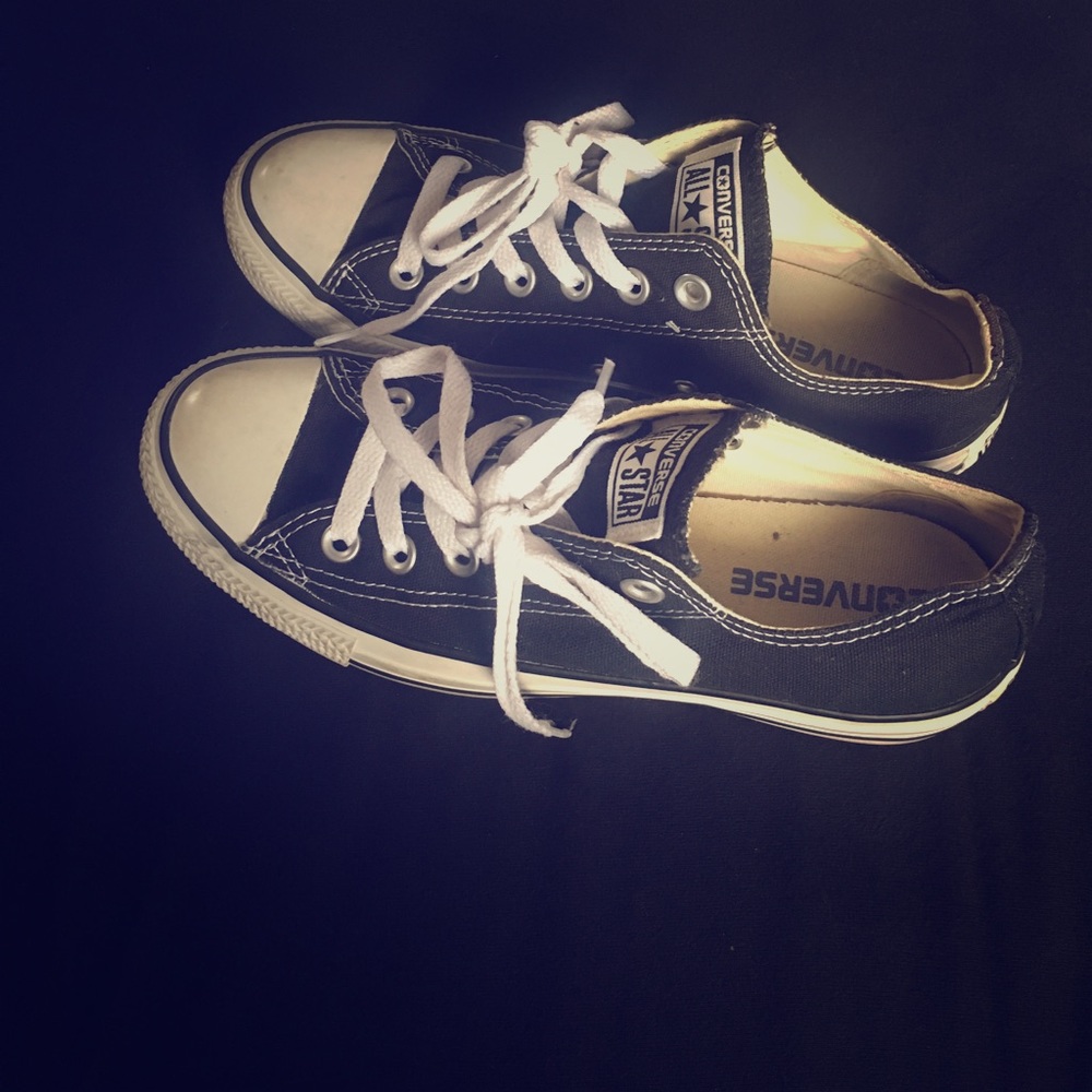 BLACK AND WHITE CONVERSE