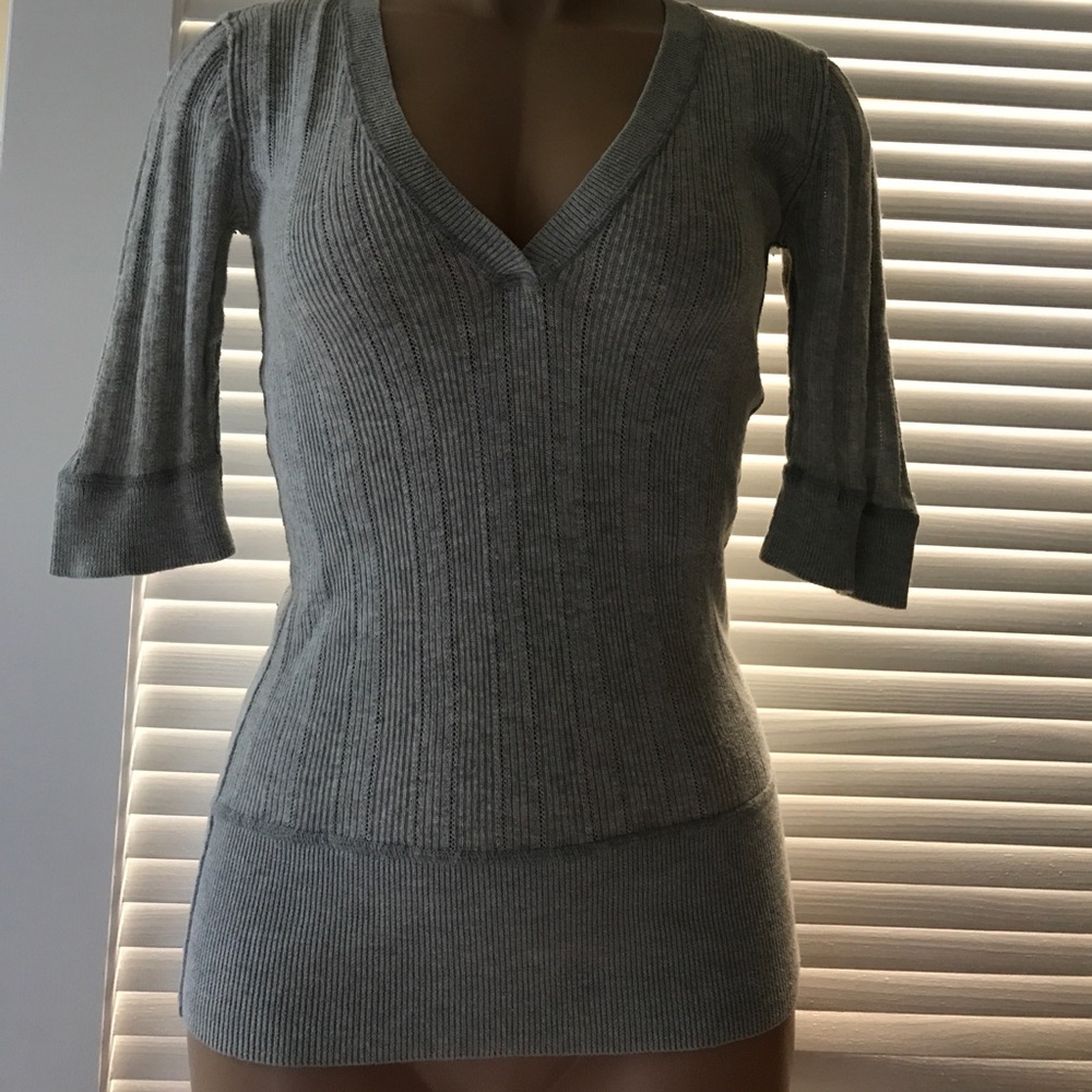 Light mid sleeve sweater