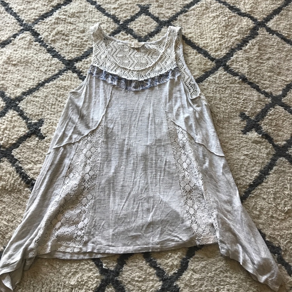 Super cute summer concert shirt! Medium