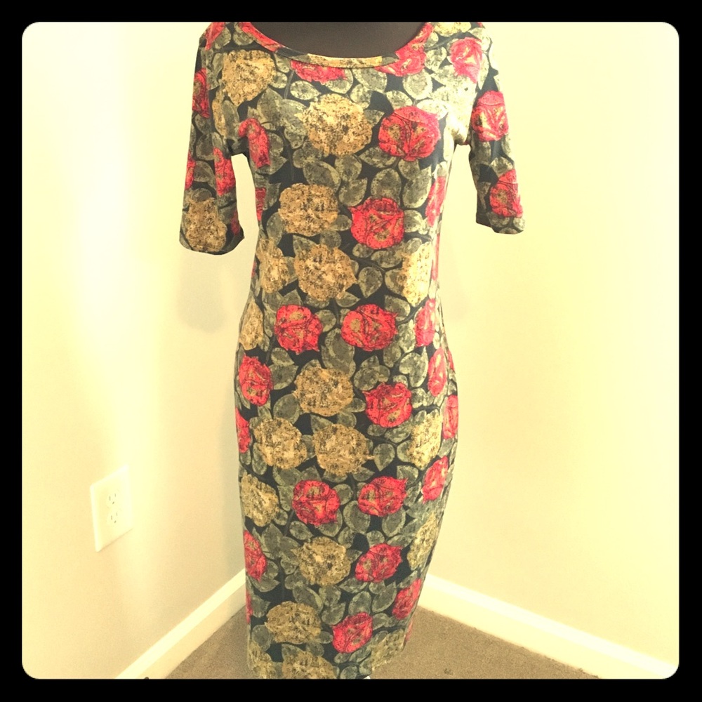 Lularoe Julia dress with gorgeous rose print. 🌹