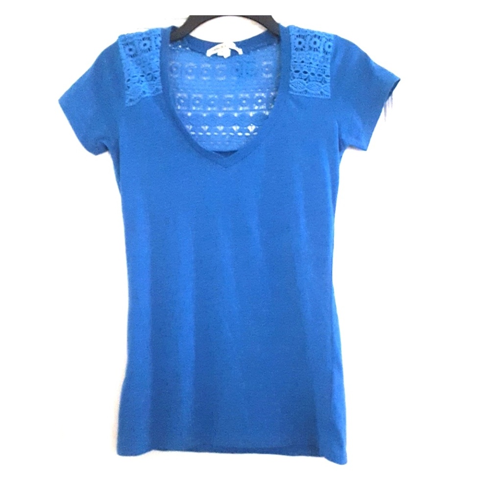 NWT Wink Boutique blue crochet shoulder tee