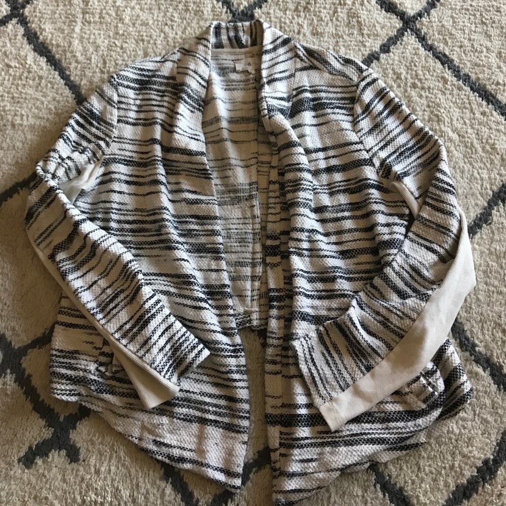 Super cute fall sweater/jacket!