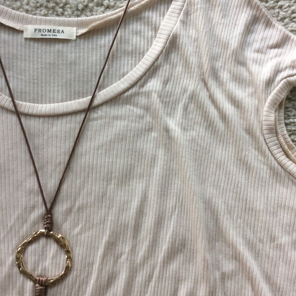 Short Sleeve Ribbed Tunic Top - Picture 4 of 4