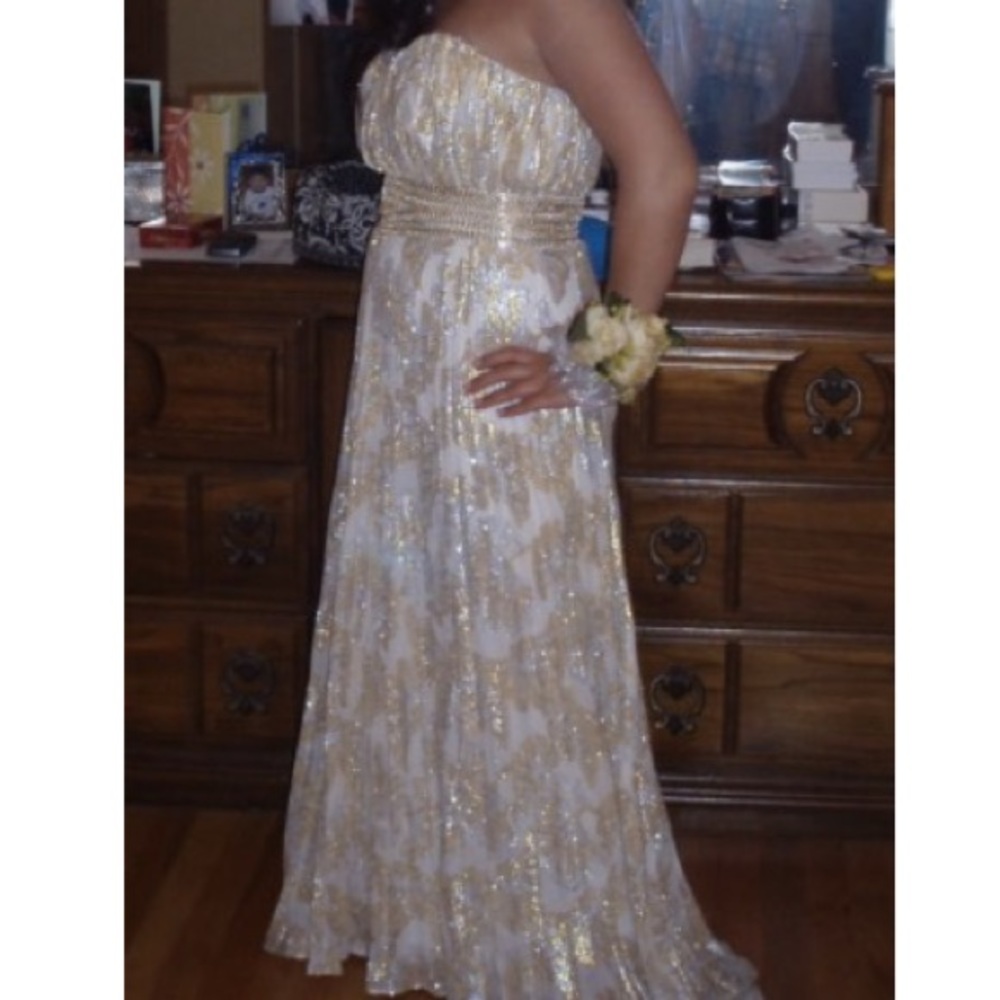 BEAUTIFUL ELEGANT WEDDING or PROM DRESS!