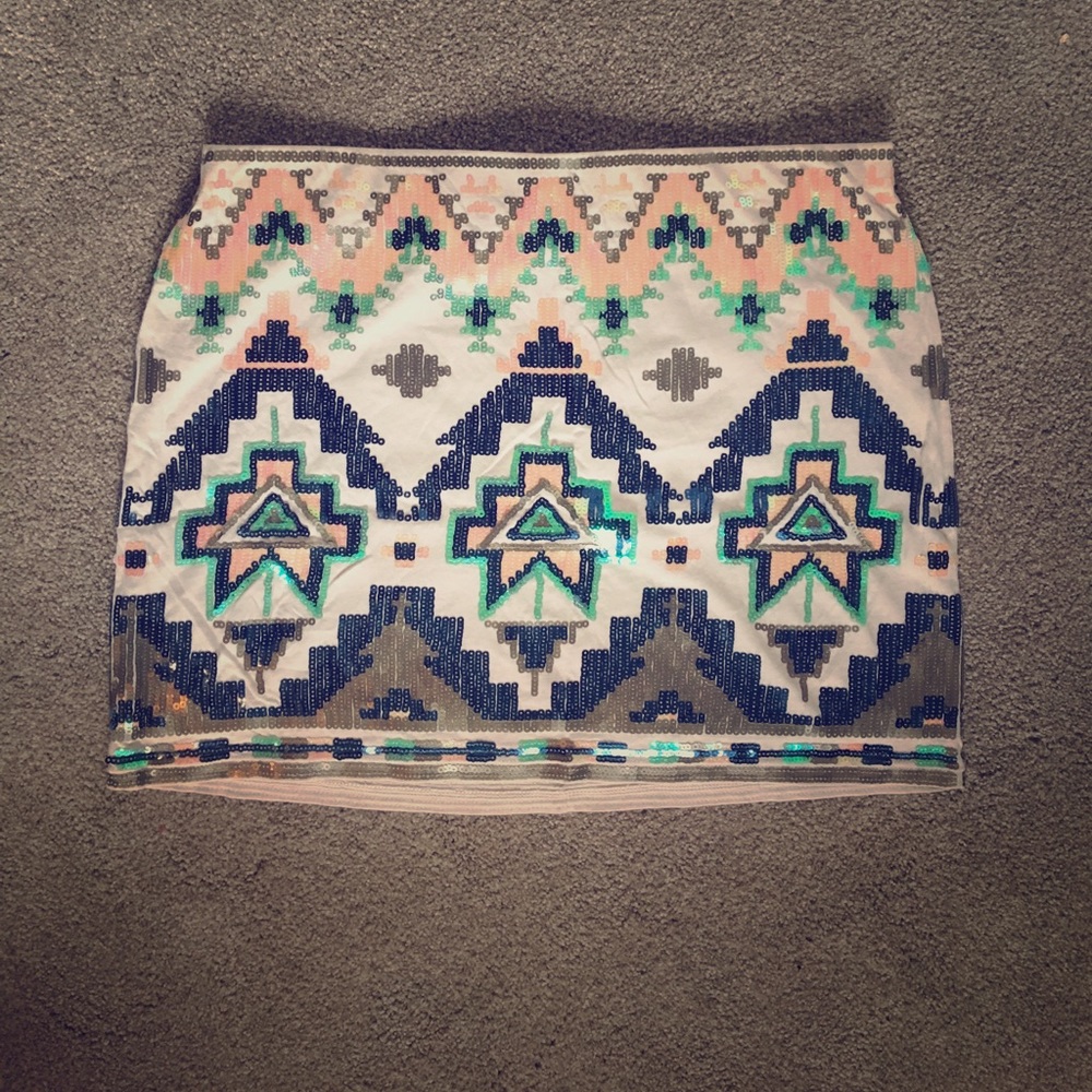 Tribal print express skirt with sequins