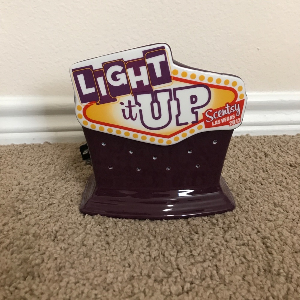 Scentsy Warmer -- Convention 2012