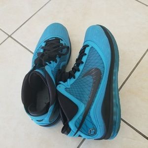 Men LeBron James 2010 NBA shoes