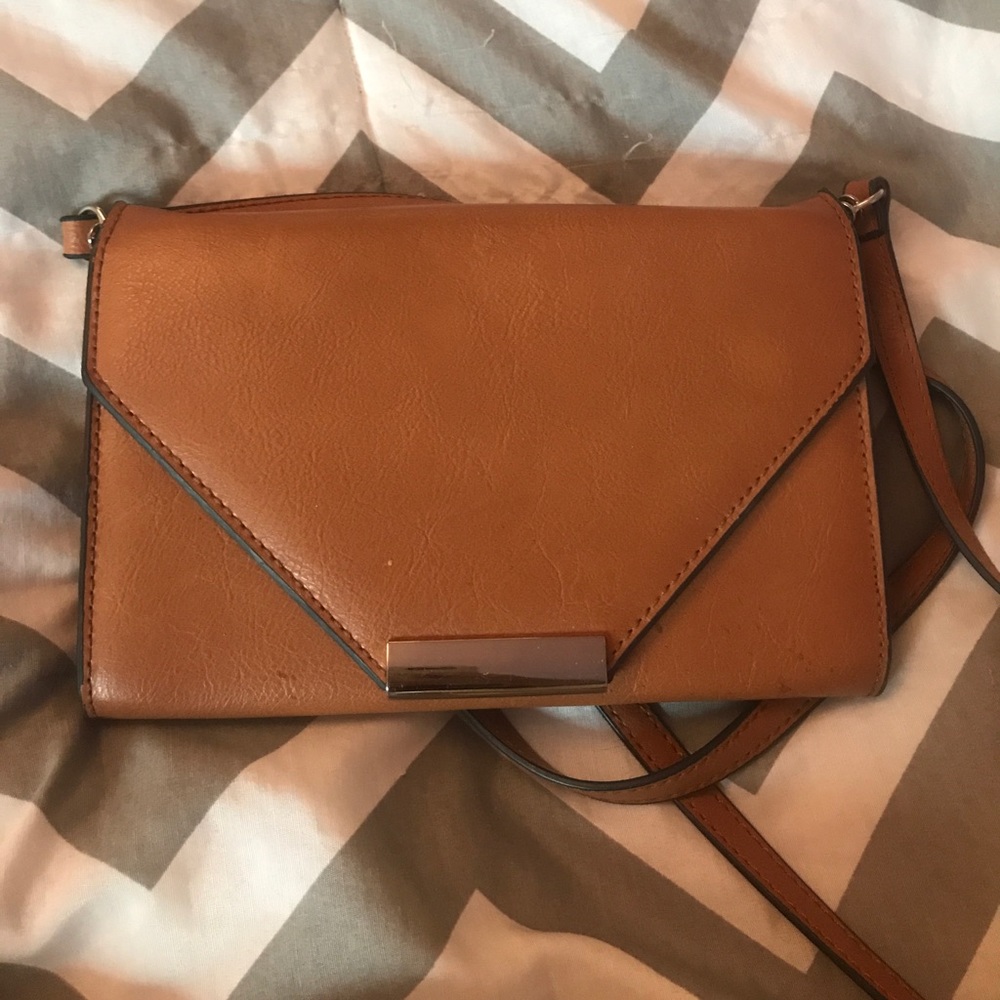 Casual tan crossbody purse