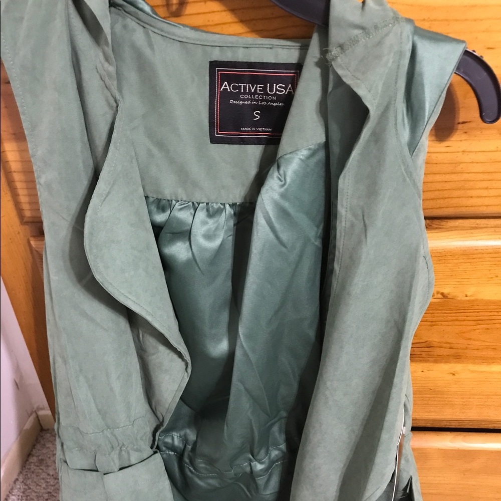 Cute green vest w/ POCKETS