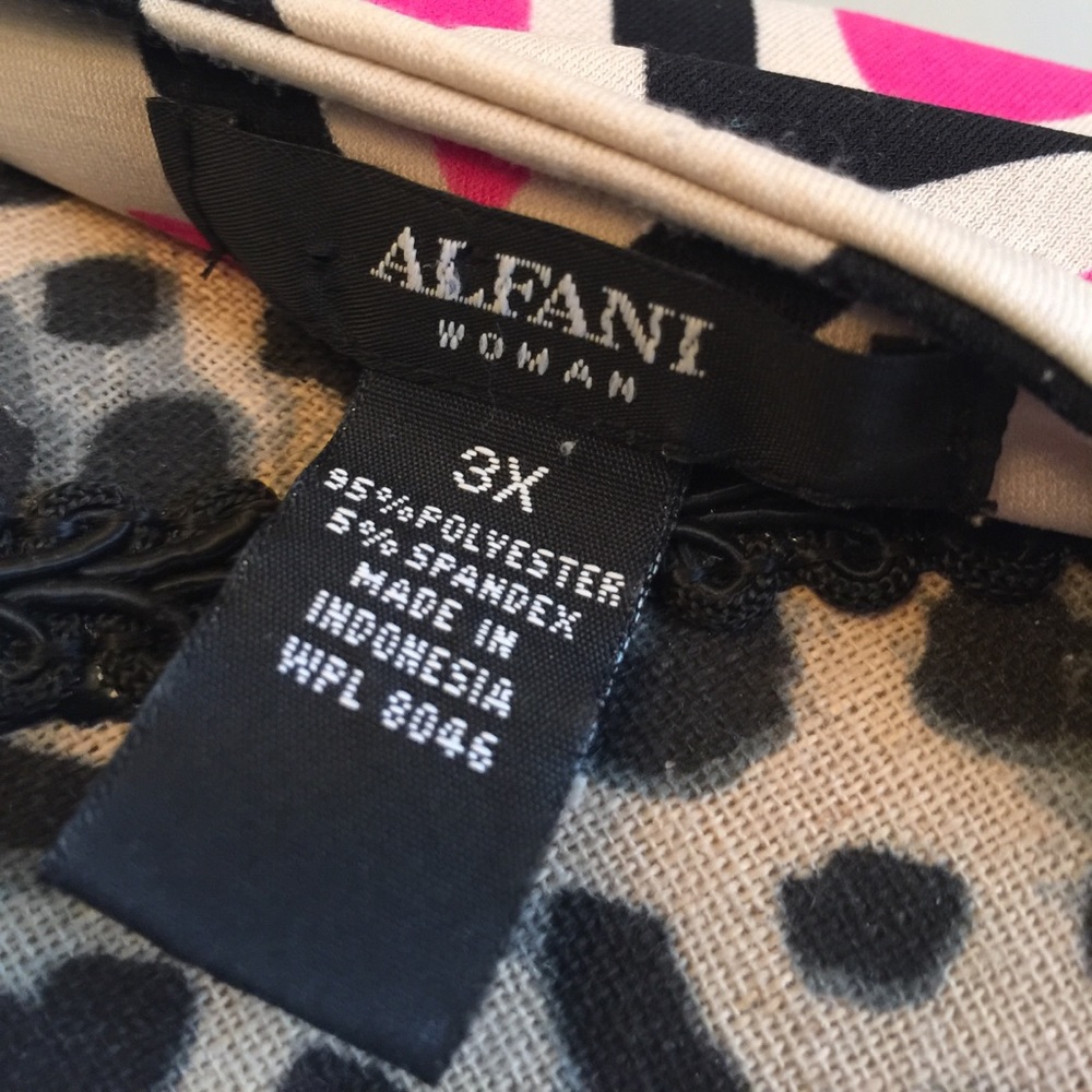 Heart Patterned Blouse. Super Cute. - image 3