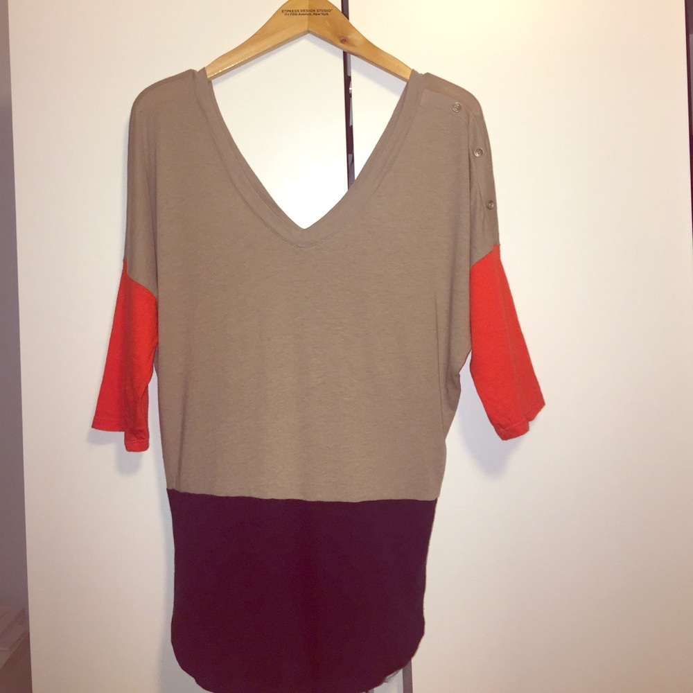 Express color block, v-neck, half sleeve top