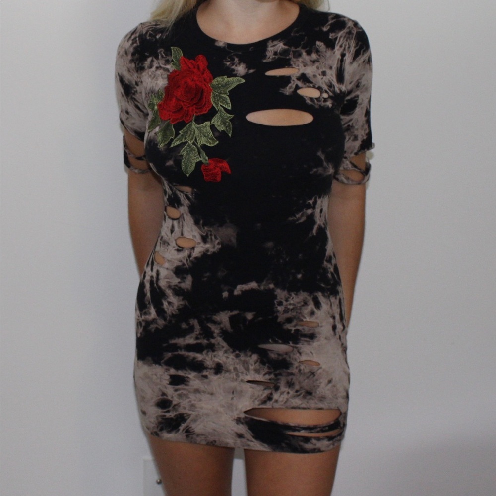 Tight tie dye w embroidered roses