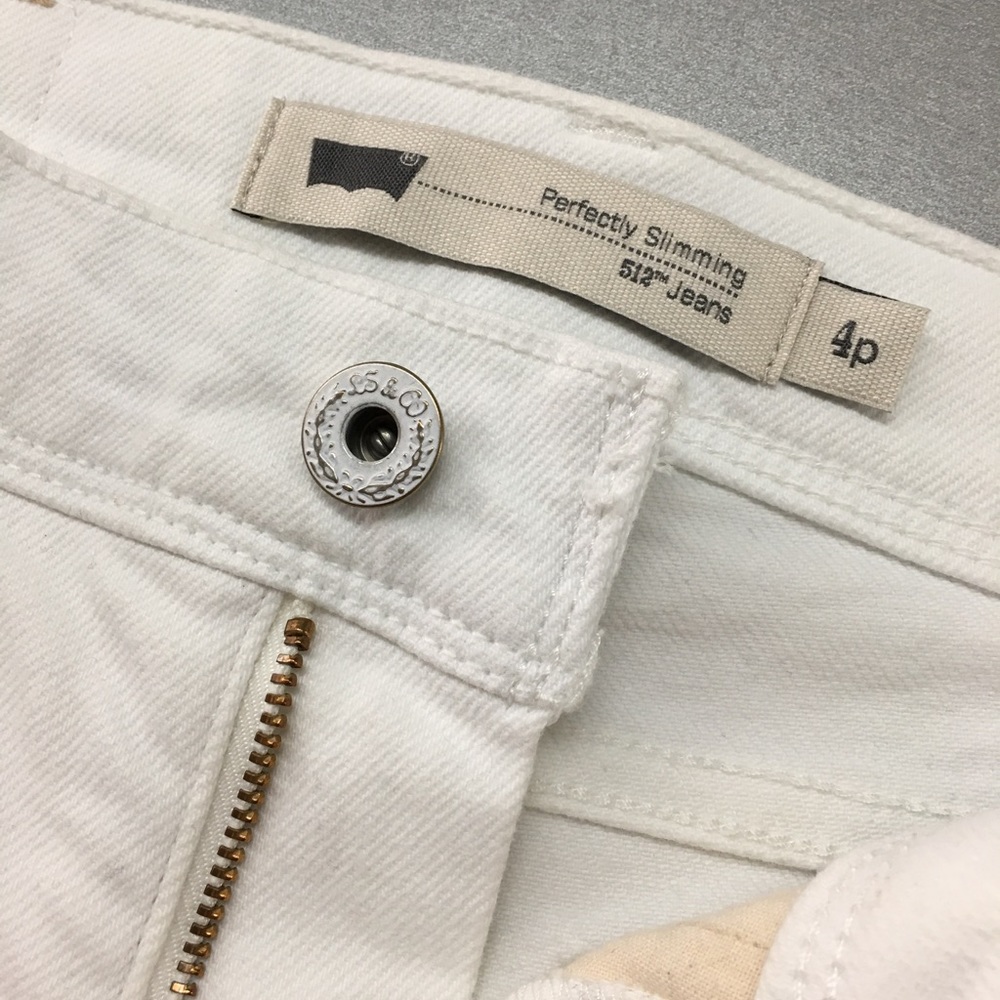 Brand new Levi's 512 perfectly slimming Capris