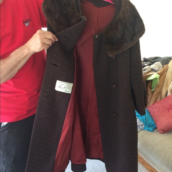 VINTAGE "WOVEN IN ITALY" FUR COLLAR COAT - Picture 2 of 3