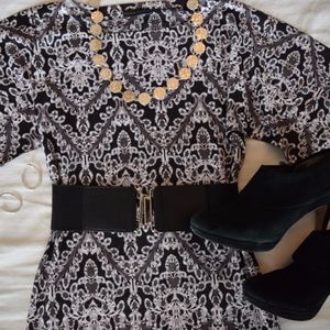 Nally & Millie Stylish Patterned Bodycon Dress EUC