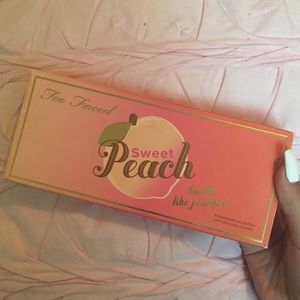 Too faced sweet peach palette! In box