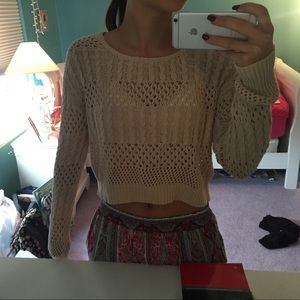 Knitted cropped long sleeved top