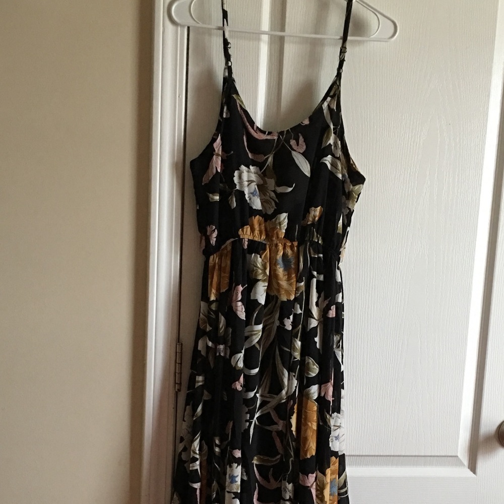 Dresses - Picture 2 of 7