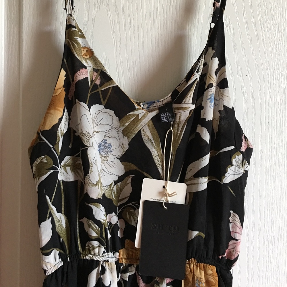 Dresses - Picture 3 of 7