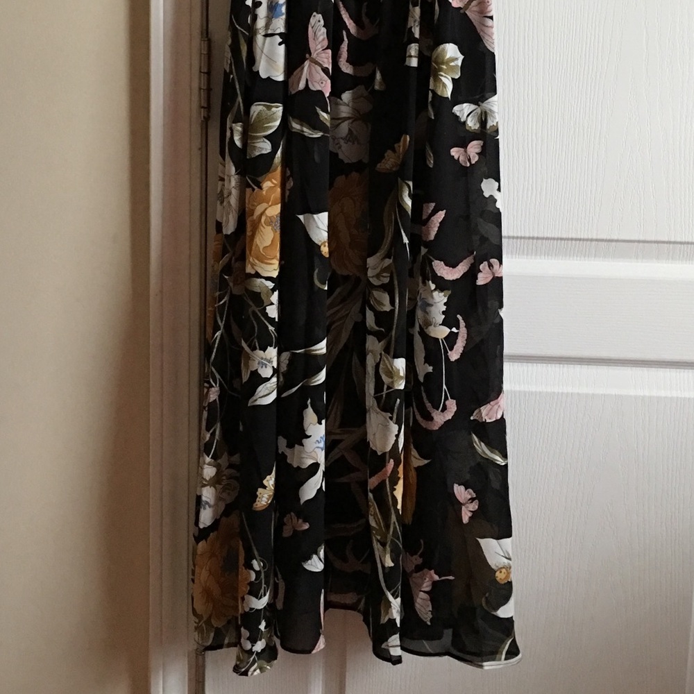 Dresses - Picture 5 of 7