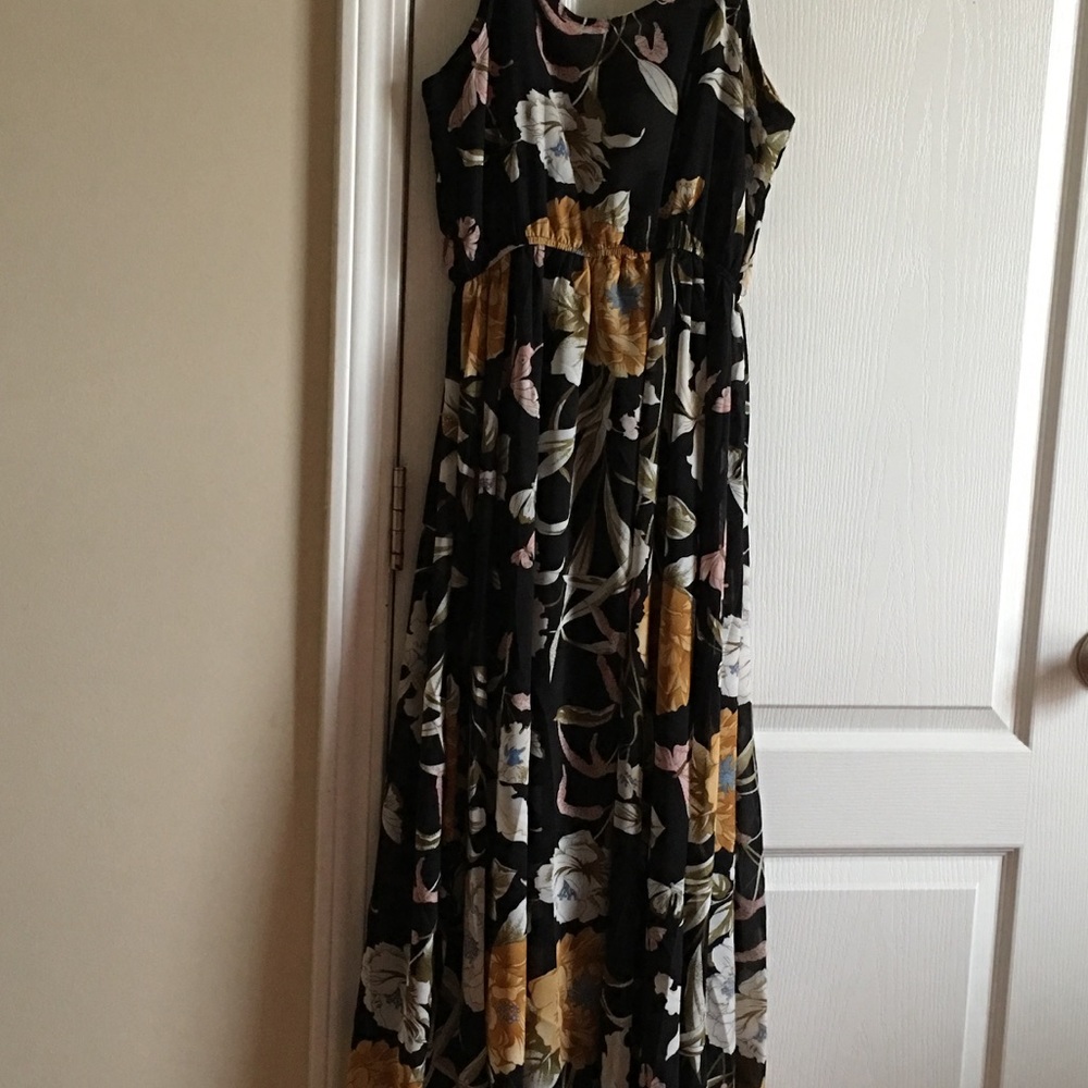 Dresses - Picture 6 of 7