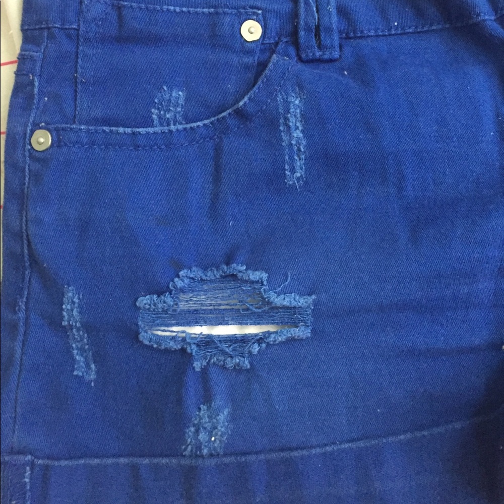 Shorts - Picture 2 of 4