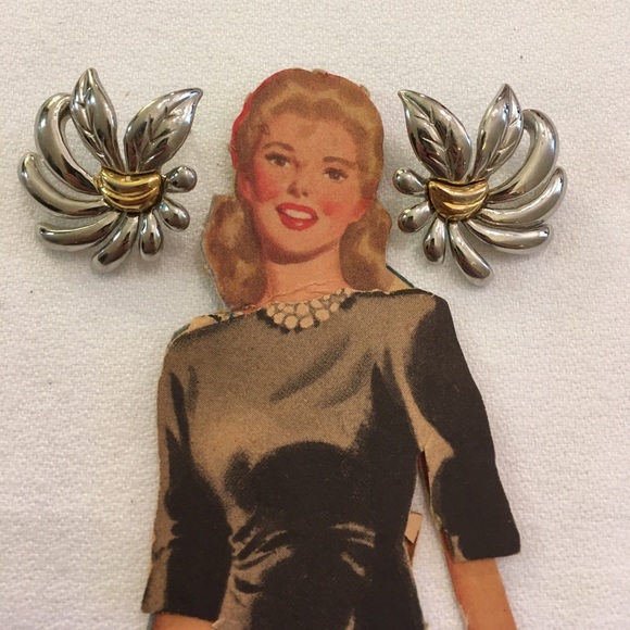 Vintage Silver Tone Floral Earring w/ Gold Accent - Picture 5 of 8