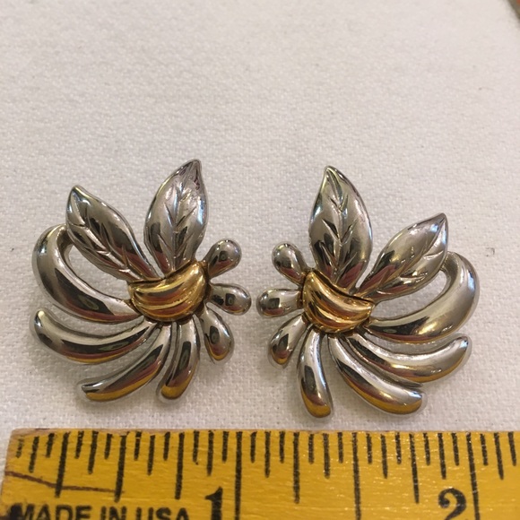 Vintage Silver Tone Floral Earring w/ Gold Accent - Picture 7 of 8