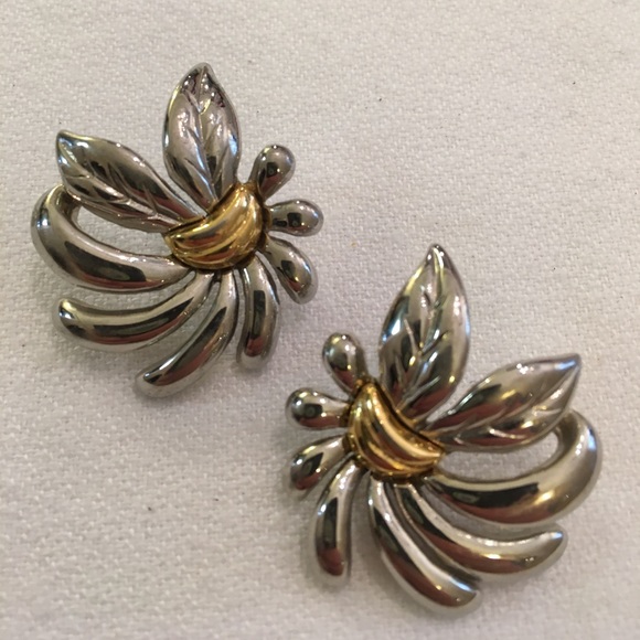 Vintage Silver Tone Floral Earring w/ Gold Accent - Picture 3 of 8