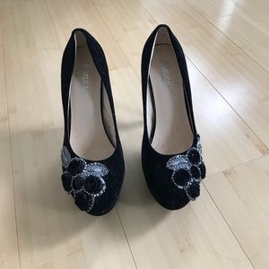 Black suede platform pumps